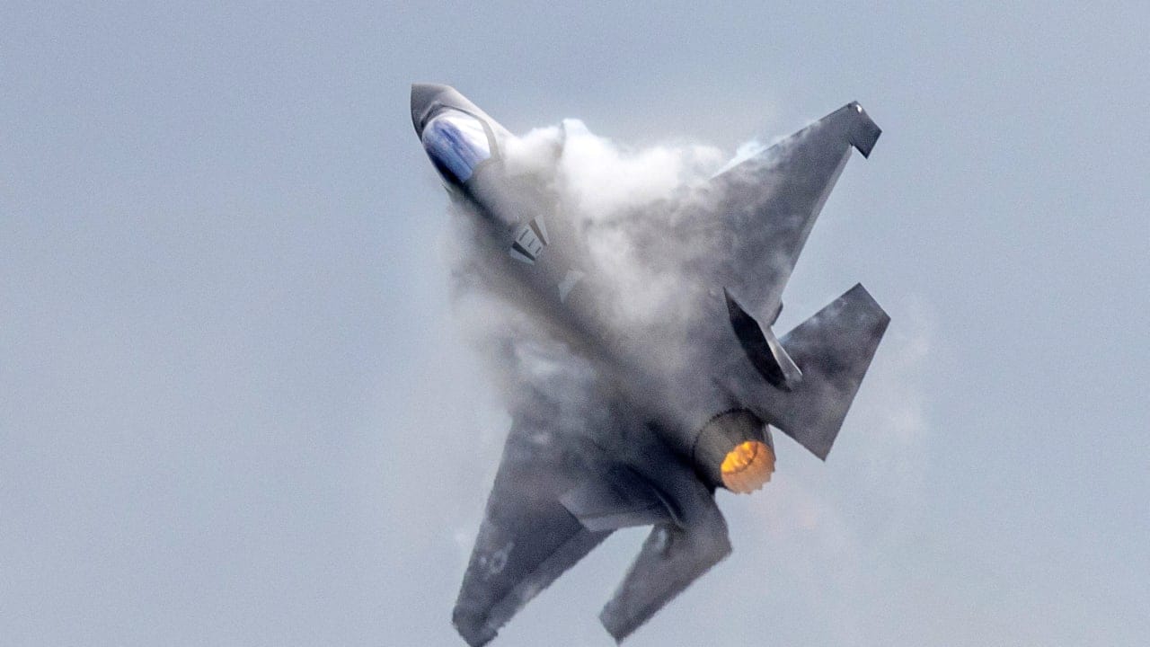 Israelul a anunțat joi dimineața că a doborât pentru prima dată un avion de luptă iranian de tip YAK-130, într-o confruntare aeriană ce marchează un moment dramatic în actualul conflict