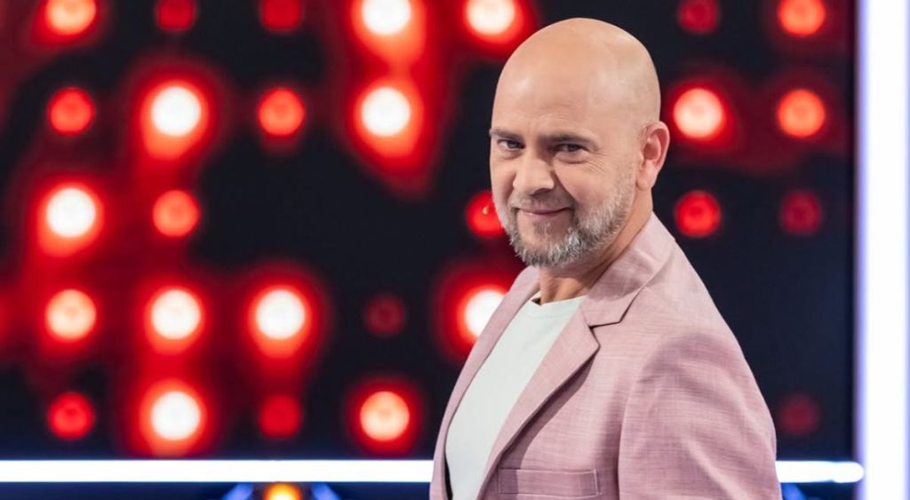Cosmin Seleși, prezentatorul emisunii „Batem palma?” de la PRO TV, se află în spital, în urma unor probleme de sănătate care îl țin departe de platourile de filmare