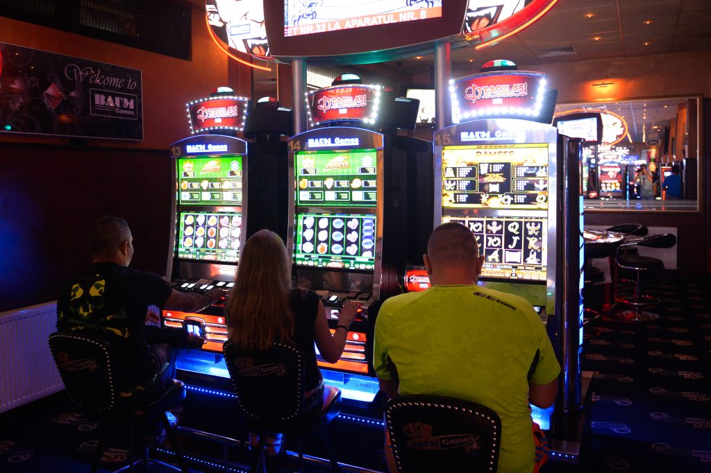 Consilierii locali din Sectorul 3 iau în serios problema jocurilor de noroc: inițiativă pentru eliminarea sălilor de gambling Într-un demers care marchează o schimbare semnificativă în politicile locale privind jocurile de noroc, consilierii din Sectorul 3 au propus un proiect de hotărâre menit să elimine complet funcționarea sălilor de gambling din teritoriu