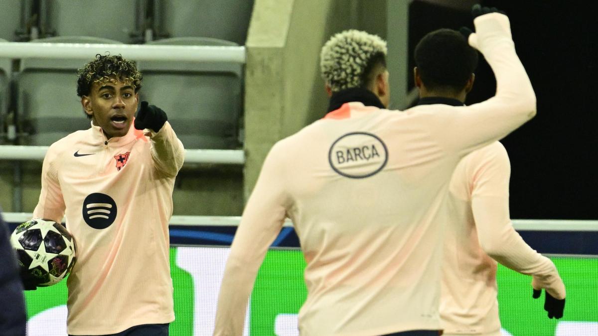 Barcelona pregătește echipa pentru meciul crucial în UEFA Champions League, programat în această seară, la Newcastle, de la ora 21:00, în condițiile în care antrenorul Hansi Flick face ultimele ajustări înaintea primului fluier