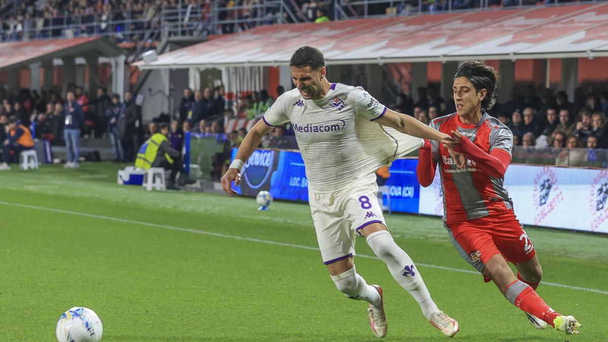 Lo scontro salvezza dello Zini încheie așteptările de salvare pentru două dintre echipele din zona periculoasă a clasamentului Serie A, într-un duel extrem de tensionat, încheiat cu victoria clară a formației Fiorentina, 3-1, în ultimul meci al celei de-a 29-a etape
