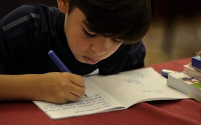 De ce păstrarea scrisului de mână este esențială în școli