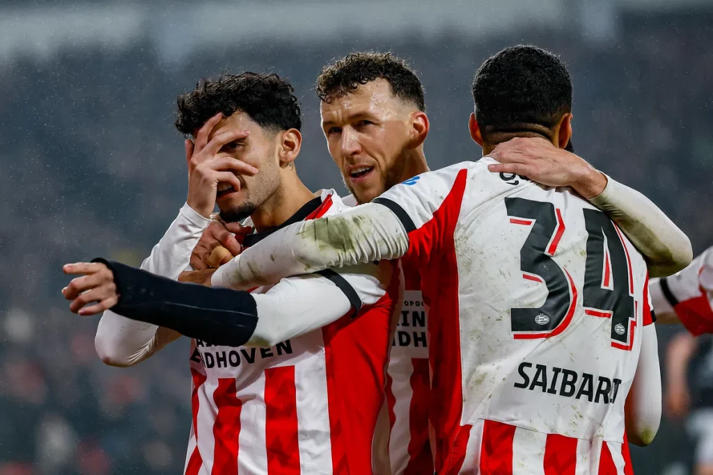 Pepi, titular împotriva AZ în debutul PSV de acasă