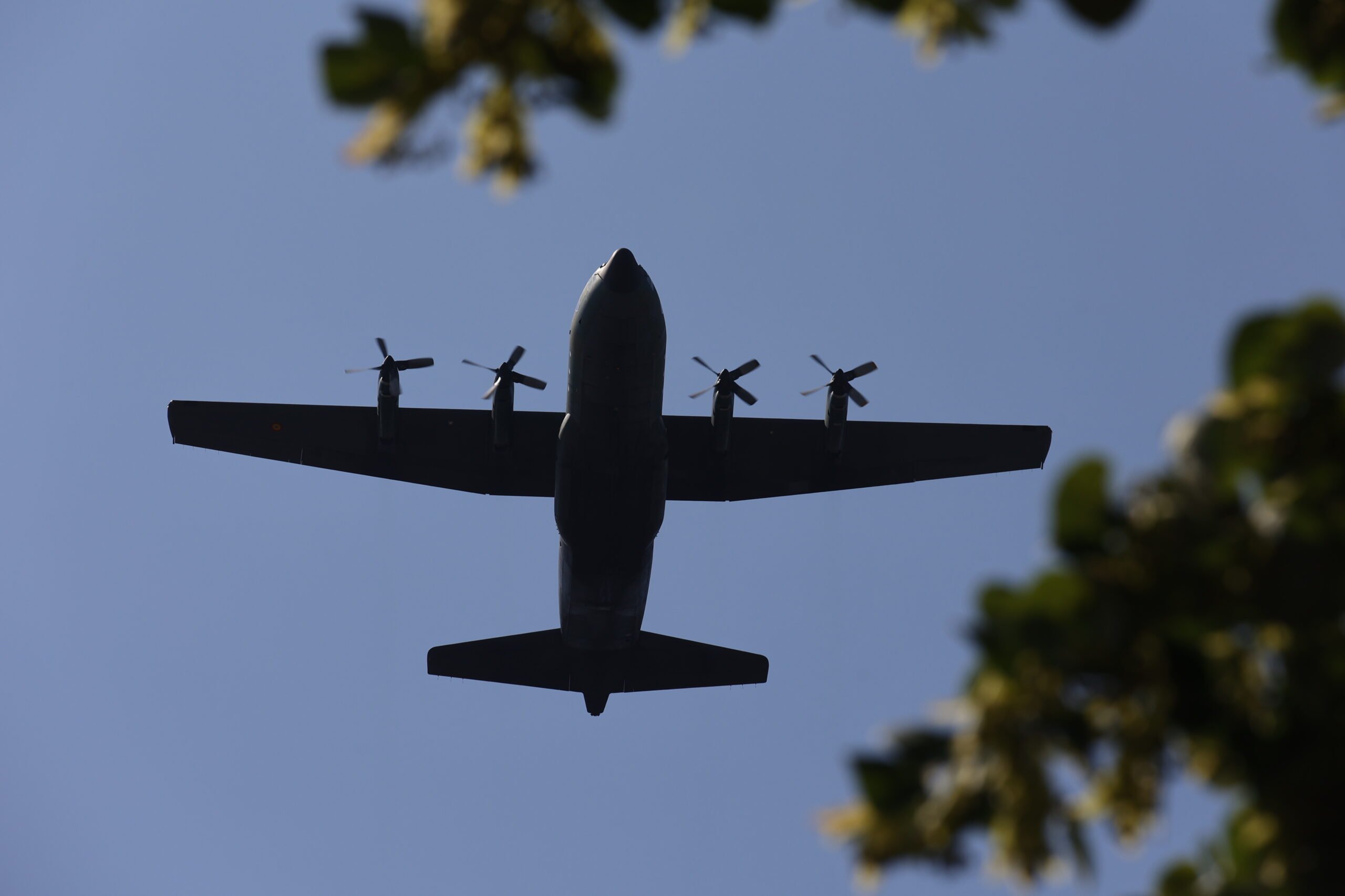 Transport medical de urgență cu aeronavă militară: doi pacienți cu arsuri au fost evacuați din România spre Belgia O misiune umanitară de amploare s-a înscris pe lista intervențiilor speciale ale Forțelor Aeriene Române în zilele noastre, demonstrând capacitatea rapidă de reacție a armatei în sprijinul sistemului medical național