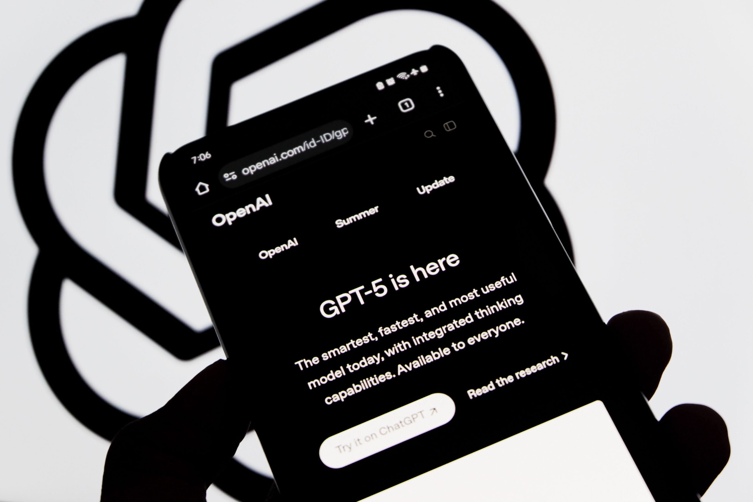 Inteligența artificială devine tot mai prezentă în domeniul sănătății, însă noile studii evidențiază limitările sale, în special în ceea ce privește gestionarea situațiilor de urgență și detectarea riscului suicid