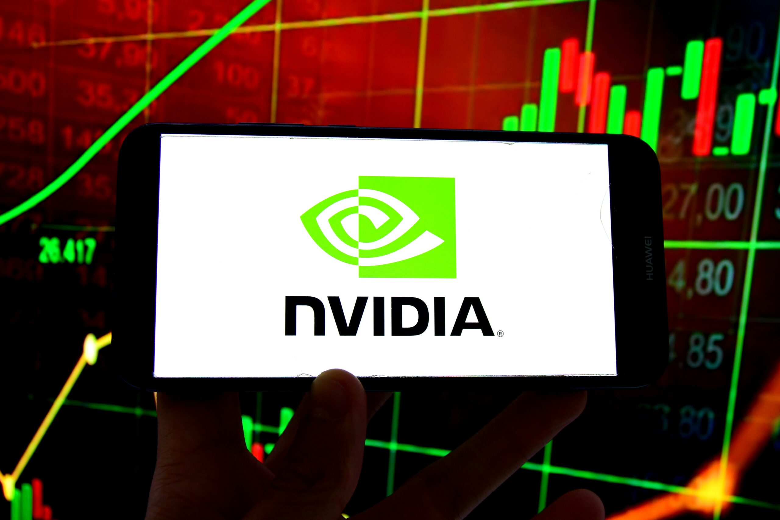 Nvidia pregătește o nouă platformă hardware care riscă să reconfigureze peisajul tehnologic al inteligenței artificiale, în timp ce colaborările strategice dintre giganții din domeniu devin tot mai tensionate
