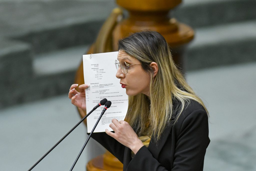 Lacul de la Călimănești, curățat în doar o săptămână după sesizare: un exemplu de responsabilitate și reacție rapidă a autorităților române La doar câteva zile după ce o fotografie făcută din întâmplare a dezvăluit o scenă mai degrabă obișnuită pentru zonele neglijate, autoritățile române au reușit să readucă lacul de acumulare de la Călimănești la starea lui naturală și curată