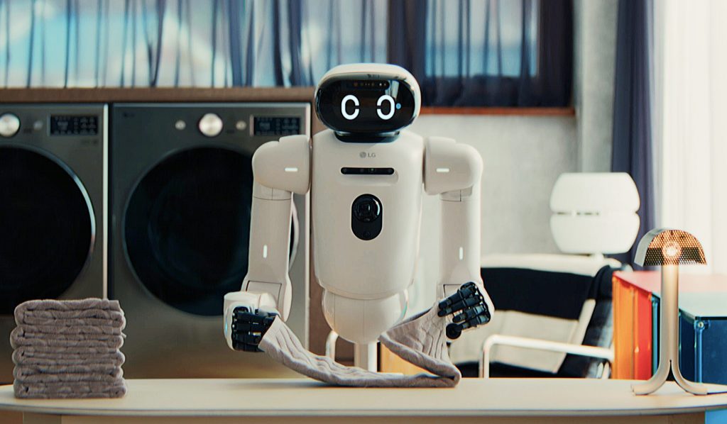 Departe de a fi o responsabilitate trivială, plierea hainelor a devenit recent un simbol al limitărilor actuale ale inteligenței artificiale și ale roboticii