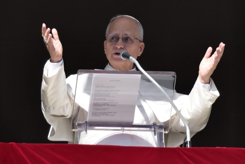 Papa Leon al XIV-lea face apel la încetarea focului în contextul escaladării violențelor din Orientul Mijlociu Papa Leon al XIV-lea a lansat, duminică, un apel ferm pentru respectarea păcii și pentru încetarea imediată a bombardamentelor în regiunea Orientului Mijlociu