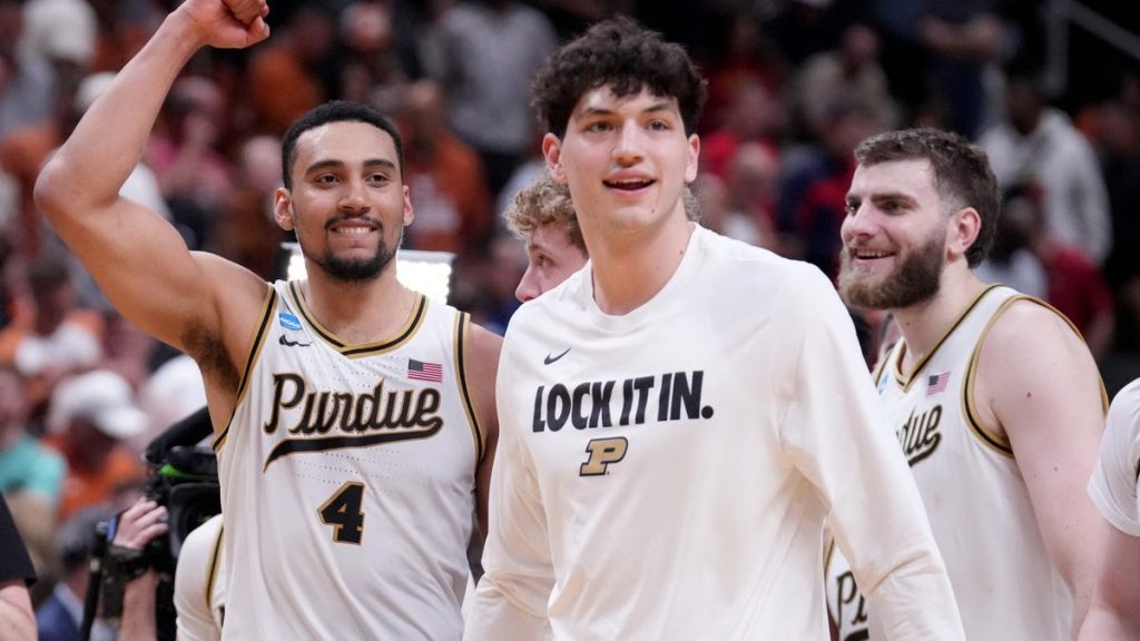 Purdue Boilermakers a reușit o performanță remarcabilă joi seară, calificându-se în elitele NCAA după o victorie dramatică cu 79-77 în fața Texas Longhorns, în meciul din cadrul fazei Sweet 16 a turneului March Madness