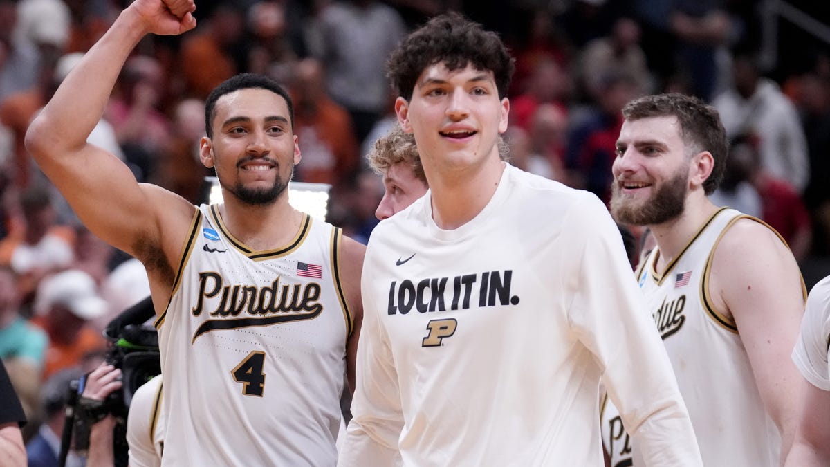 Purdue Boilermakers a reușit o performanță remarcabilă joi seară, calificându-se în elitele NCAA după o victorie dramatică cu 79-77 în fața Texas Longhorns, în meciul din cadrul fazei Sweet 16 a turneului March Madness
