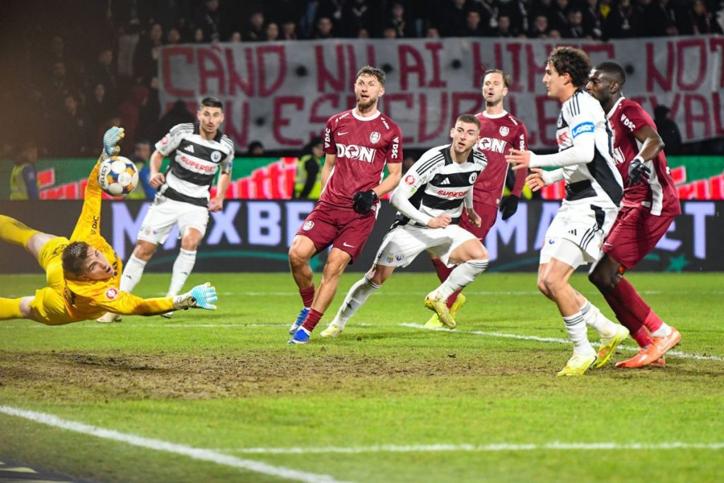 Mihai Popa, portarul CFR Cluj, se află în urmările unei accidentări care îl lasă departe de gazon pentru următoarele trei săptămâni, potrivit informațiilor obținute de Gazeta Sporturilor