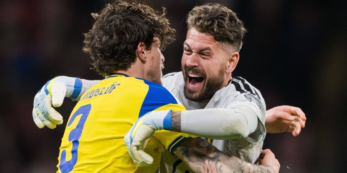 Suedia se califică la Campionatul Mondial din Statele Unite, după o victorie dramatică în fața Poloniei Suedia a reușit să obțină calificarea la Campionatul Mondial din SUA, după o finală plină de dramatism pe stadionul din Stockholm, scor 3-2 în fața Poloniei