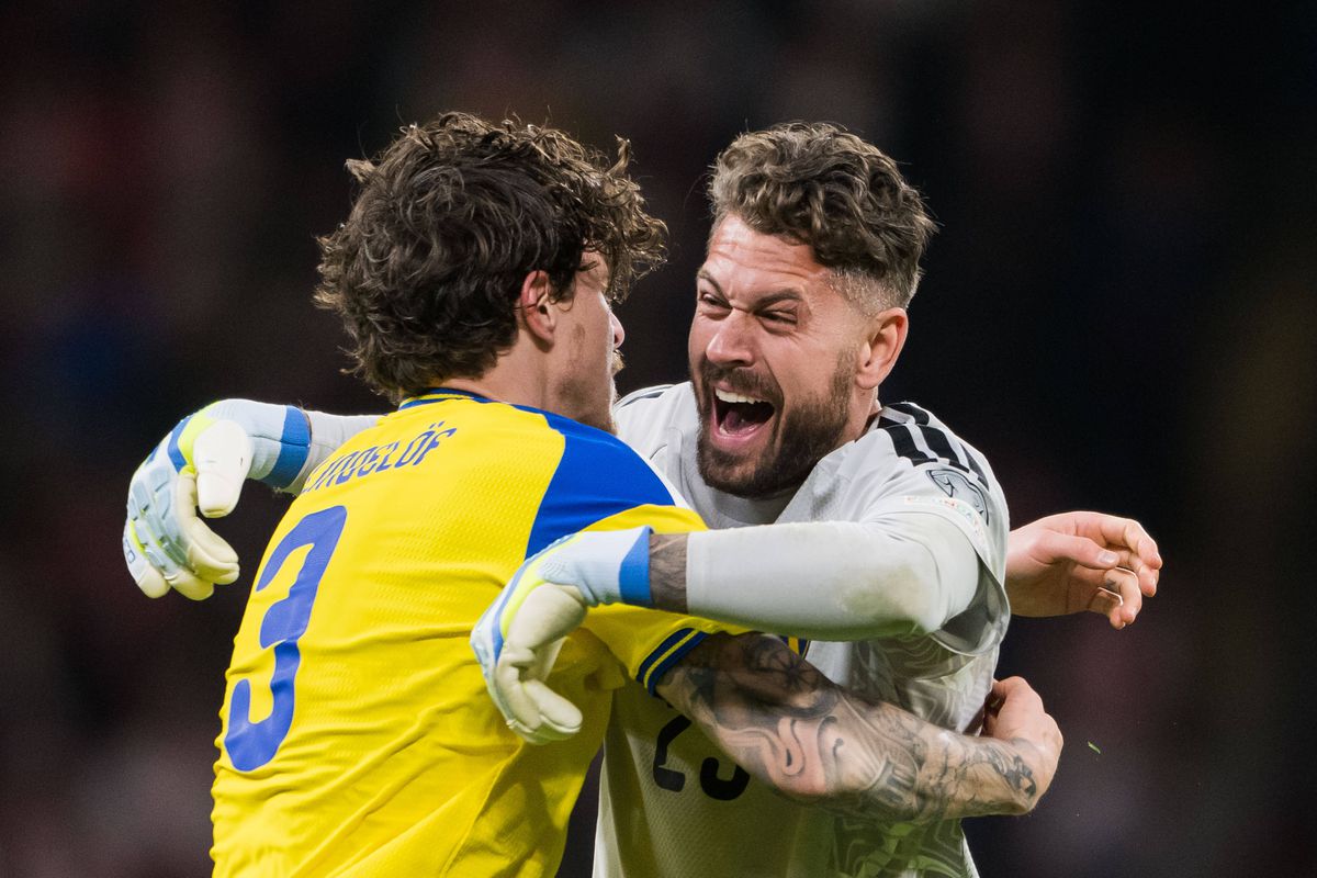 Suedia se califică la Campionatul Mondial din Statele Unite, după o victorie dramatică în fața Poloniei Suedia a reușit să obțină calificarea la Campionatul Mondial din SUA, după o finală plină de dramatism pe stadionul din Stockholm, scor 3-2 în fața Poloniei