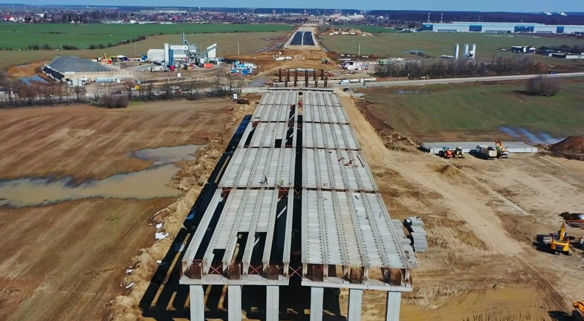 Așezată în inima Bucureștiului, șantierul lotului 1 al Autostrăzii A0 Nord a făcut progrese notabile, iar deschiderea circulației pe primul său tronson pare să fie aproape