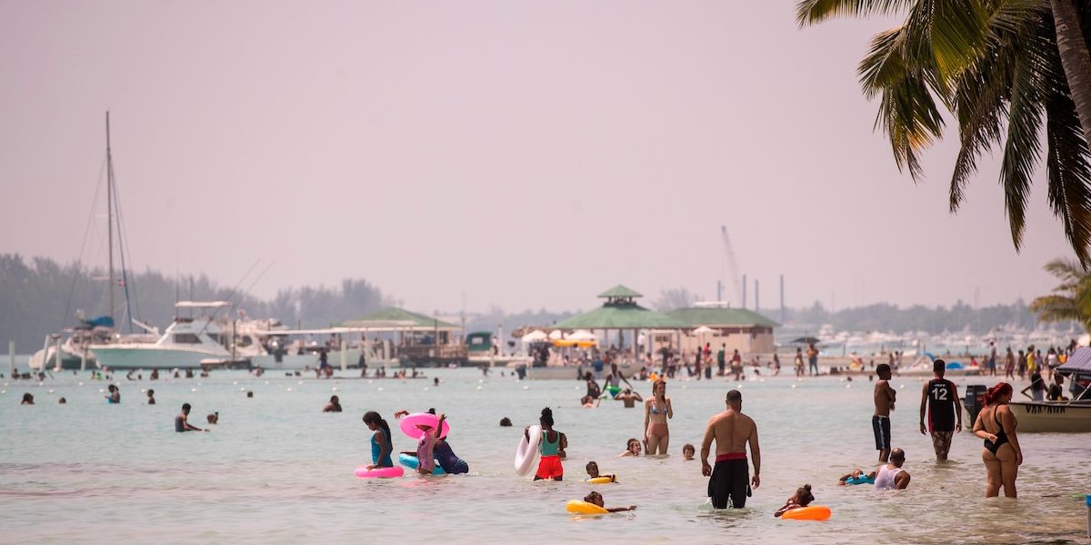 Peste jumătate din locuitorii din Santo Domingo sunt implicați ocazional în turism intern