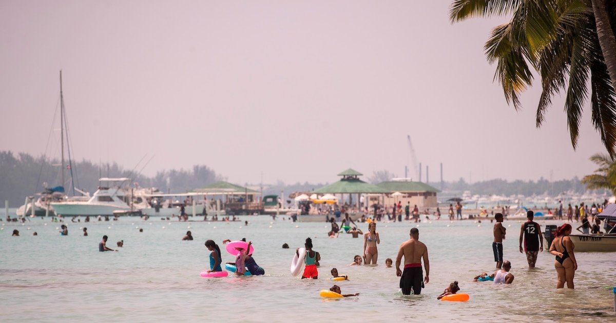 Mai mult de jumătate dintre locuitorii din Santo Domingo participă rareori sau niciodată la activități turistice locale, chiar dacă majoritatea recunosc importanța sectorului pentru dezvoltarea orașului și îl recomandă ca destinație turistică pentru străini