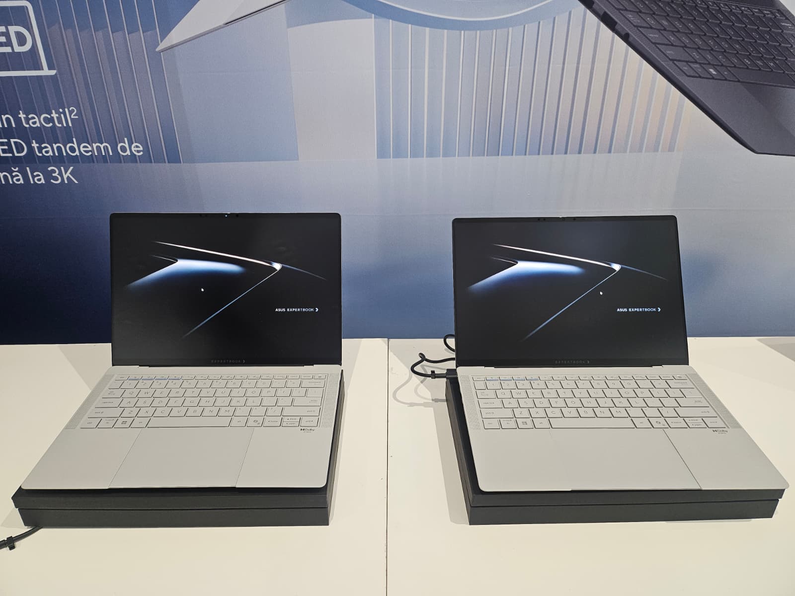 ASUS lansează în România ExpertBook Ultra—un ultraportabil premium în era AI Pe fondul presiunii tot mai mari a tehnologiilor bazate pe inteligență artificială și a nevoii crescute de mobilitate în mediul de afaceri, ASUS introduce în piața locală modelul ExpertBook Ultra