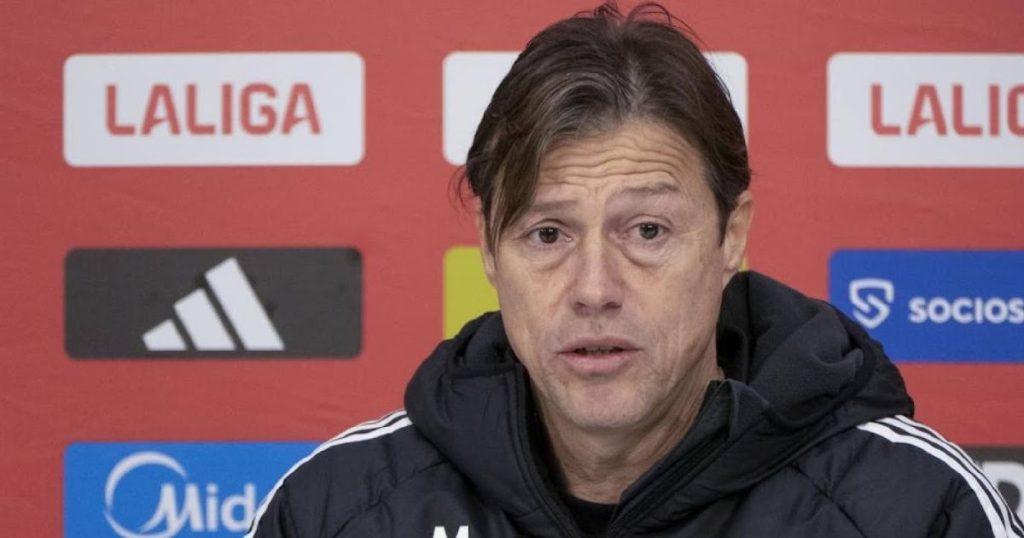 Antrenorul Matías Almeyda, critic dur după înfrângerea echipei sale: „Un gol primit, un golpe dur” Antrenorul echipei Sevilla FC, Matías Almeyda, și-a exprimat dezamăgirea profundă după partida recentă, calificând-o drept un ”gol dur” pentru echipă