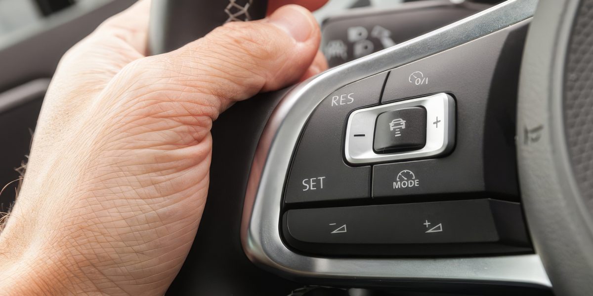 Adaptive-Cruise-Control-on-a-steering-wheel-topaz-upscale-2x.jpeg - StiriAlese