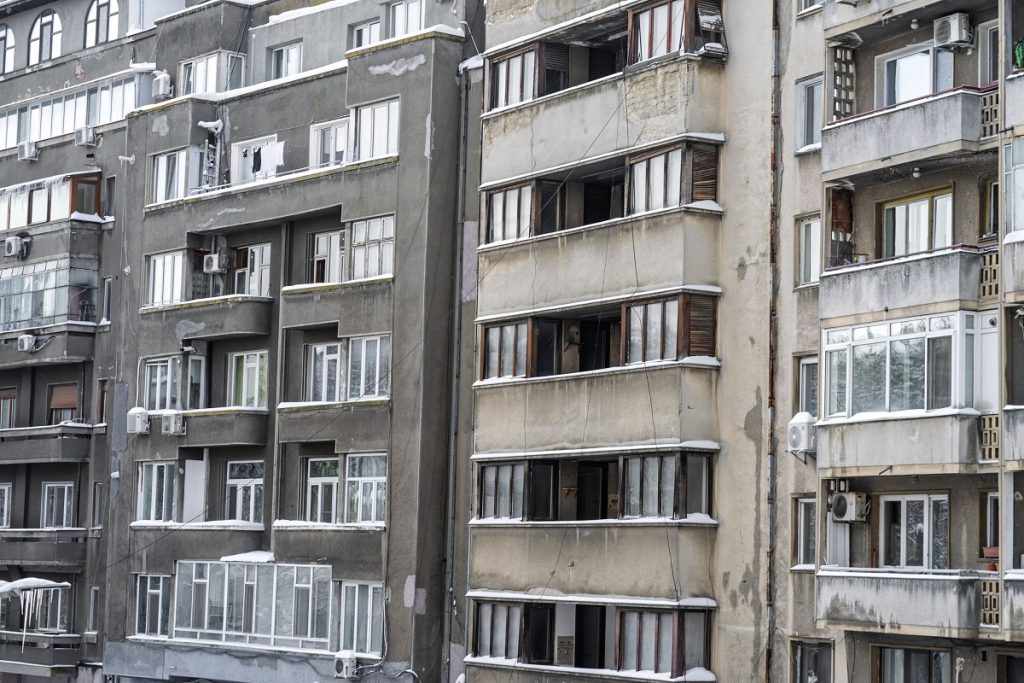 Administratorul de bloc poate adăuga persoane la întreținere fără acordul proprietarilor?