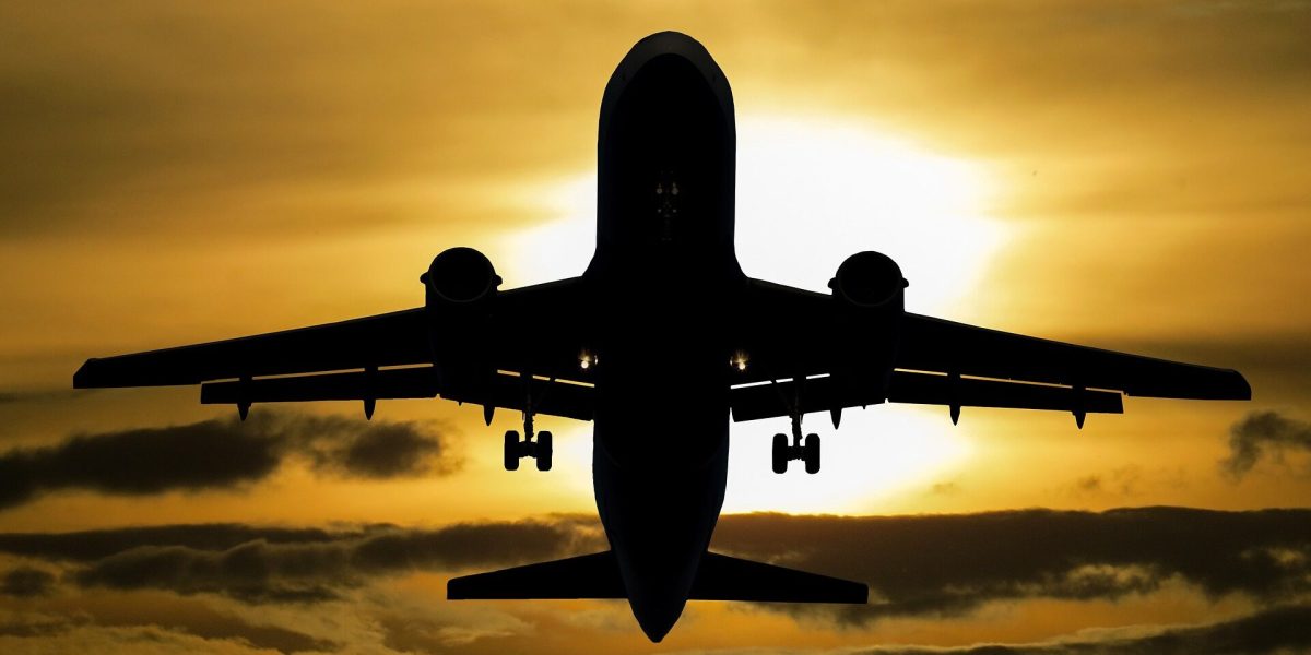 Avion-e1714637312937.jpg - StiriAlese