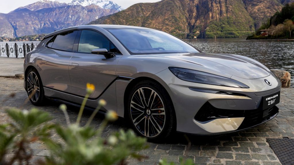 Denza Z9 GT, noul model electric al companiei BYD, face valuri în piața auto prin promisiunea unei autonomie impresionant de mari, chiar și pentru segmentul de lux și performanță