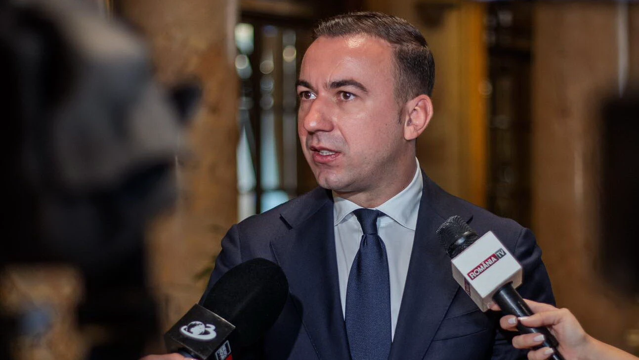 România se menține printre statele Uniunii Europene cu cele mai mici scumpiri la carburanți, în contextul tumultului internațional și al fluctuațiilor pieței globale de petrol