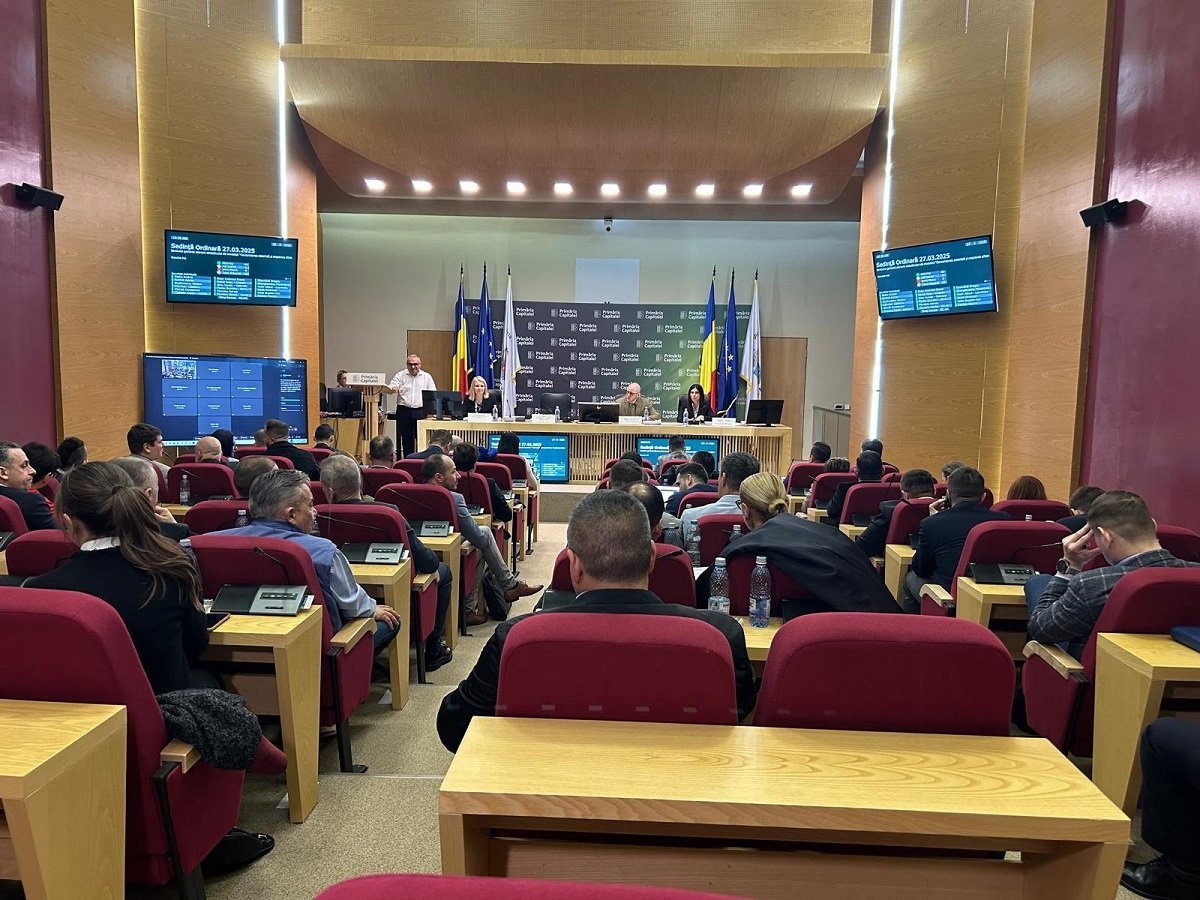 Alarmă în Consiliul General al Municipiului București: lipsește cvorumul pentru ședința programată, USR atrage atenția asupra riscului blocajului administrativ Ședința Consiliului General al Municipiului București, programată pentru data de 6 martie, riscă să nu se poată organiza din cauza lipsei de cvorum, dacă reprezentanții PSD, PUSL și AUR nu își vor face prezența