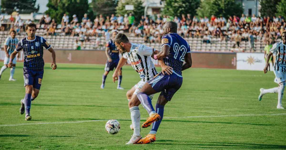 FC Universitatea Cluj începe turul deplasărilor din play-off cu o întâlnire dificilă la Mioveni, pe stadionul „Orășenesc”, sâmbătă, de la ora 20:30