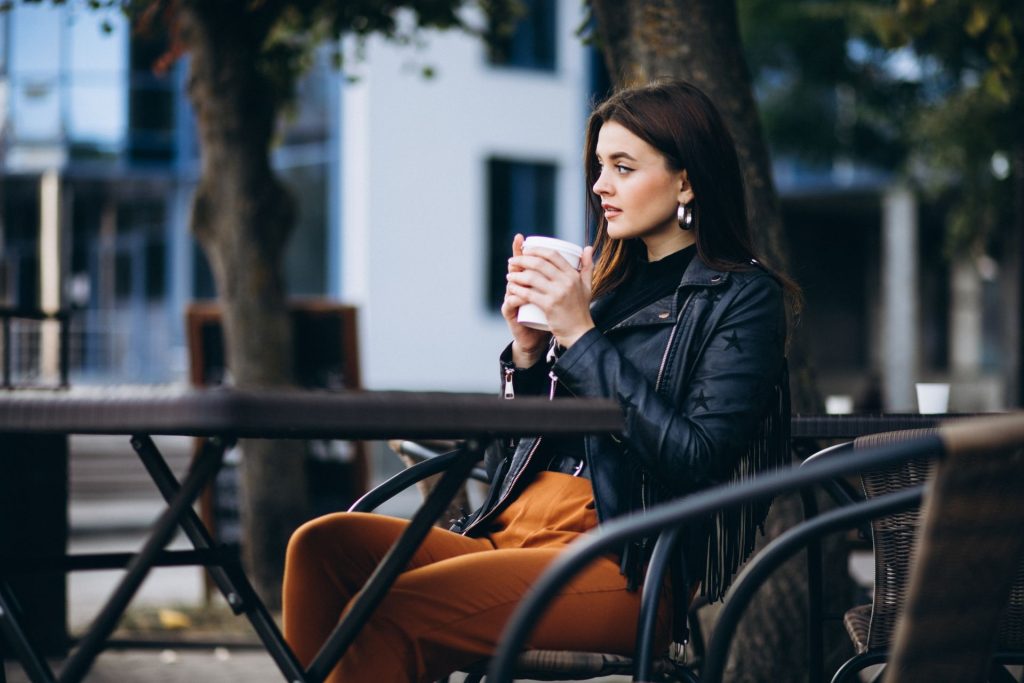 O nouă frontieră în medicina personalizată: cum poate cafeaua să devină un aliat în tratamentul bolilor cronice Cercetători din cadrul universității Texas A&M fac pași îndrăzneți spre schimbarea fundamentală a modului în care abordăm tratamentul bolilor serioase precum cancerul sau diabetul