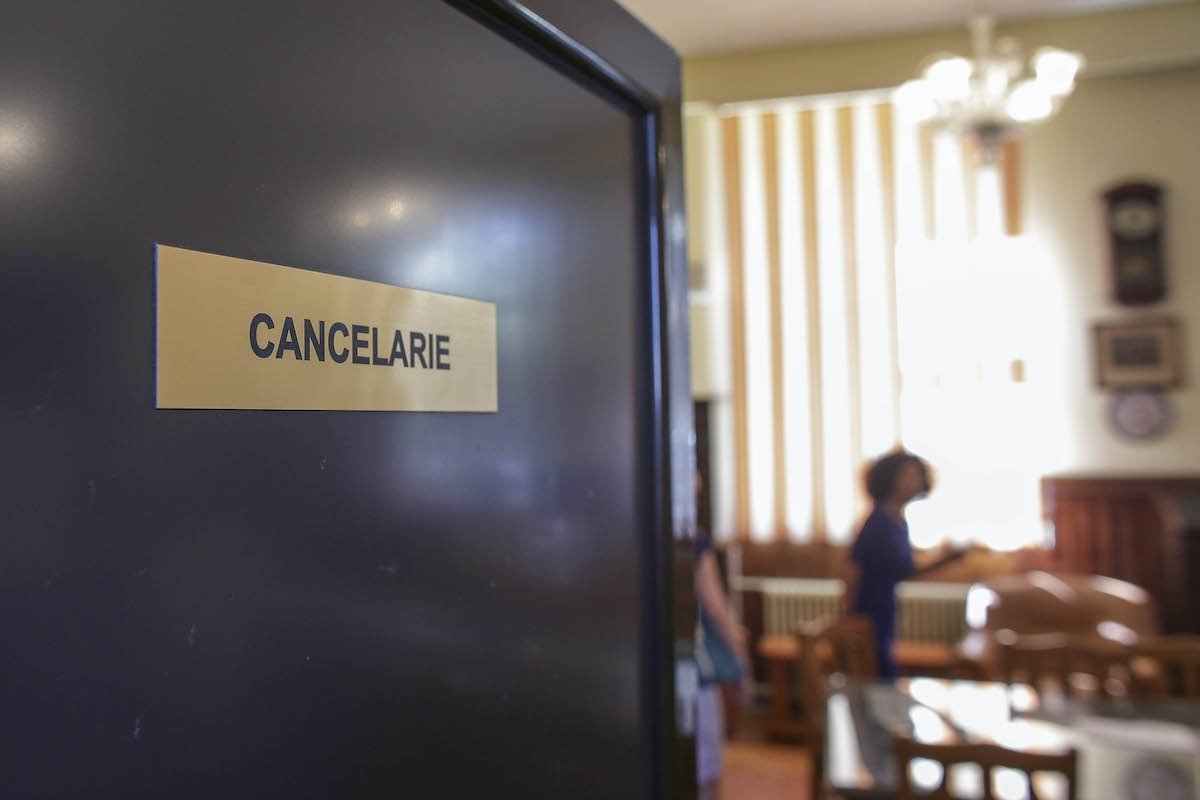 Poliția Capitalei investighează acuzații grave de comportament abuziv într-o școală specială din Sectorul 4 al Bucureștiului, după ce părinții unor elevi au depus plângeri oficiale referitoare la modul în care un cadru didactic tratează copiii