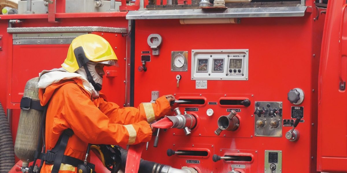 Cat-castiga-un-pompier-debutant-in-Romania.-Salariul-lunar-si-sporurile.jpg - StiriAlese