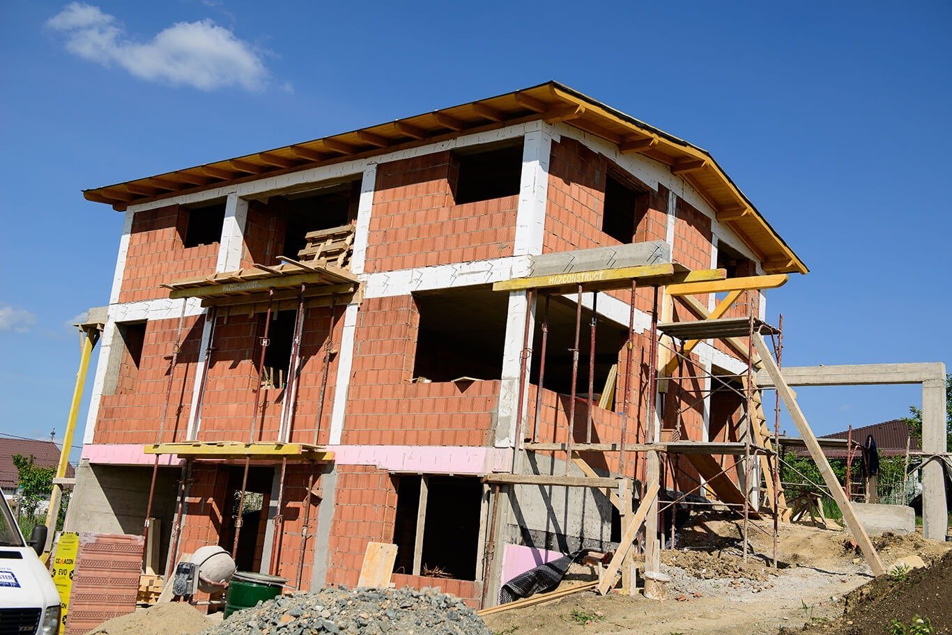 Costurile pentru construirea unei case de 100 de metri pătrați în 2026 se situează în plină creștere, iar deținerea unui buget realist devine esențial pentru orice persoană care planează să-și construiască propria locuință