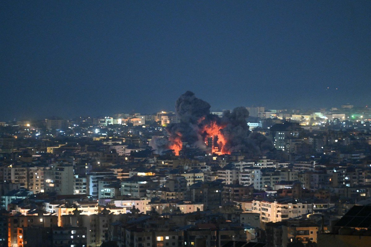 România activează mecanismul de protecție civilă al Uniunii Europene pentru a sprijini repatrierea românilor din zonele de conflict din Orientul Mijlociu, într-un efort comun al statelor membre de a gestiona criza refugiaților și de a coordona evacuările în condiții de siguranță