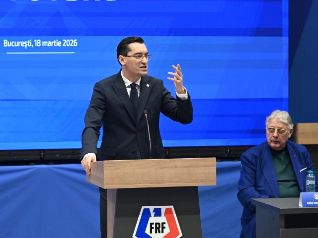 "Mami, cine e măscăriciul ăsta?"