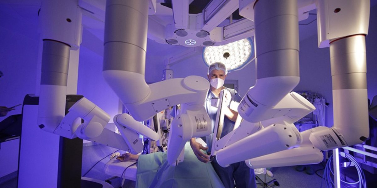 Conf-Dr-Constantin-Gingu_daVinci-Xi_low.jpg - StiriAlese