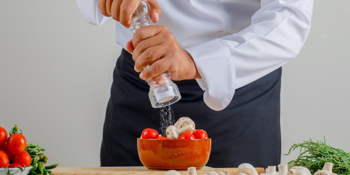 Cum-salvezi-mancarea-daca-ai-pus-prea-multa-sare-trucul-restaurantelor-de-succes.jpg - StiriAlese