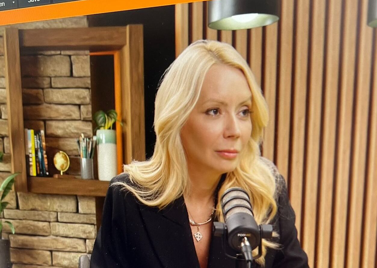 Dezbaterea privind situația fiicei fostului premier Victor Ponta devine din ce în ce mai apăsătoare pe rețelele sociale, într-un moment cu valențe politice și umanitarale