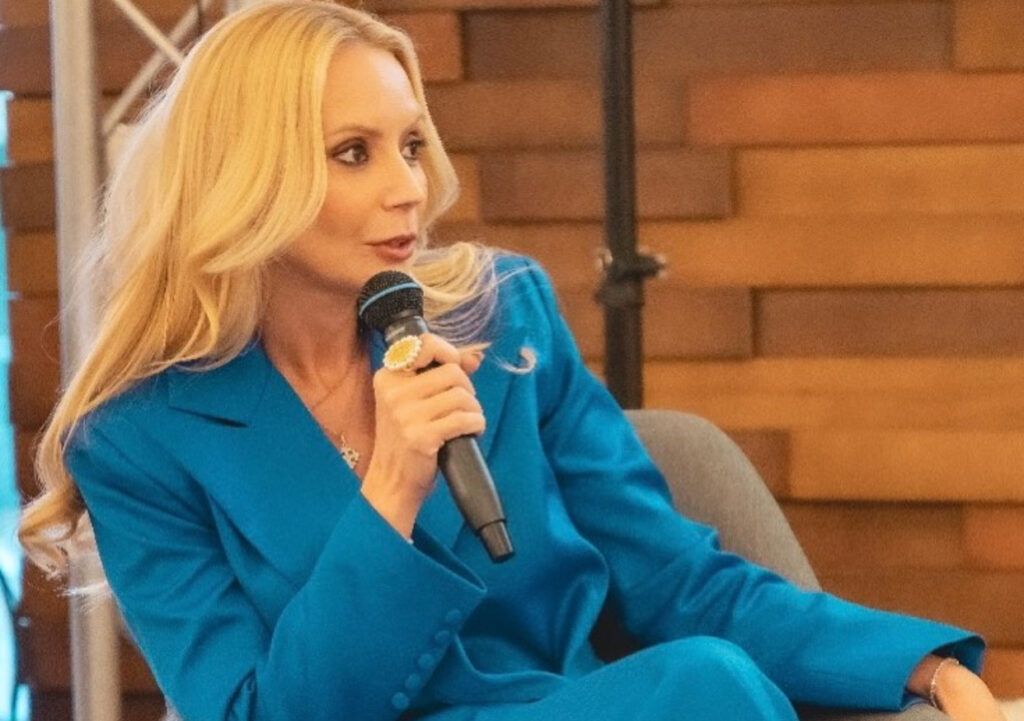 Daciana Sârbu anunță o plângere penală împotriva ministrului de Externe, Oana Țoiu, după incidentul de la Aeroportul din Dubai Un nou scandal politic în contextul situației complicate a românilor blocați în Emiratele Arabe Unite a ieșit la iveală joi seară, după declarațiile Dacianei Sârbu