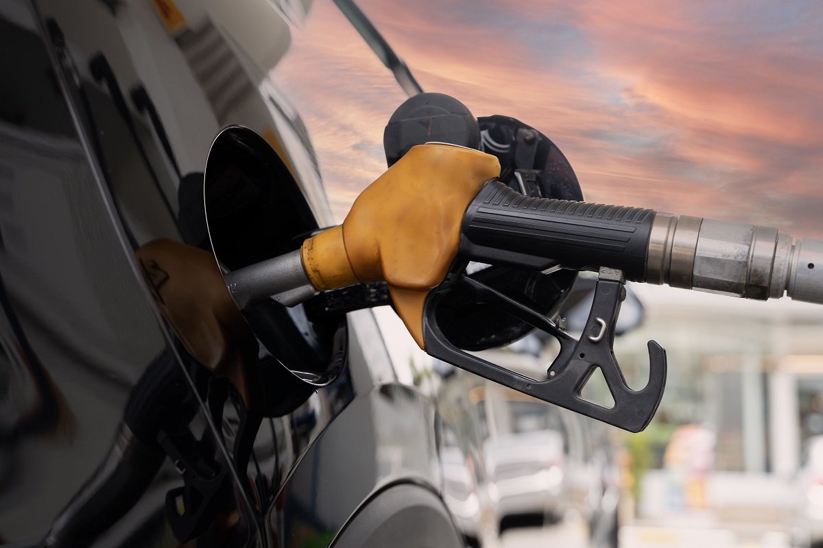 Prețurile carburanților în România ating cele mai înalte niveluri din ultimii ani, iar situația devine tot mai tensionată pentru șoferii care trebuie să facă față scumpirilor rapide și neprevăzute