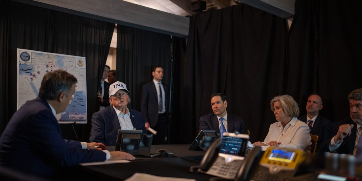 Donald-Trump-Mar-a-Lago-Situation-Room-scaled.jpg - StiriAlese