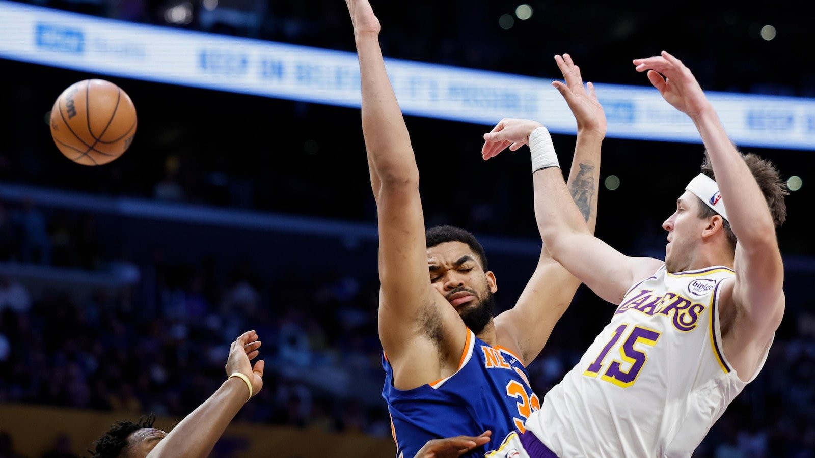 Luka Doncic scores 35, Lakers hold off cold-shooting Knicks 110-97 in LeBron's absence