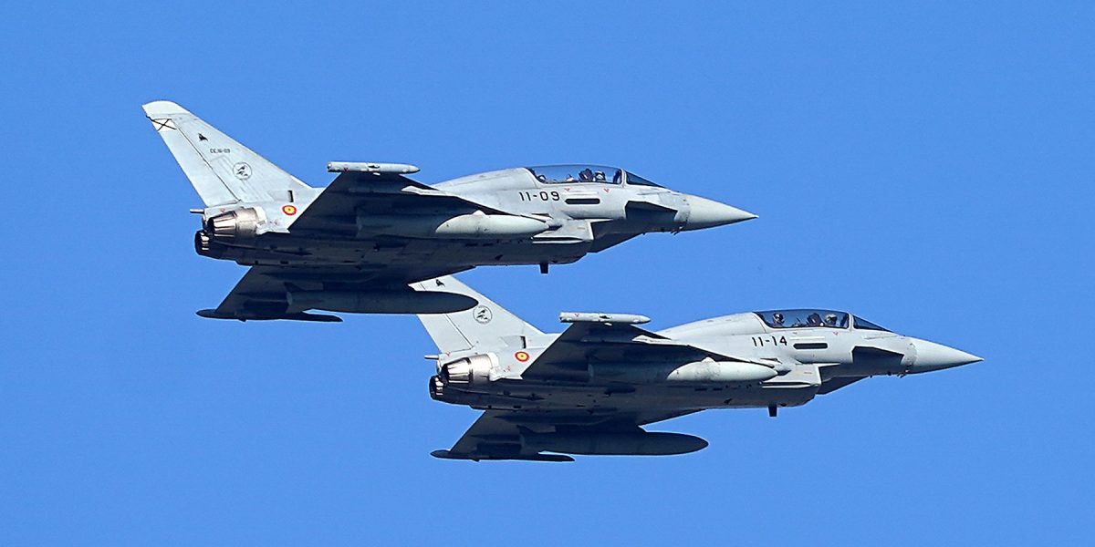 Două bubuituri puternice produse de două avioane Eurofighter s-au auzit joi noapte în mai multe localități din Argeș și Vâlcea