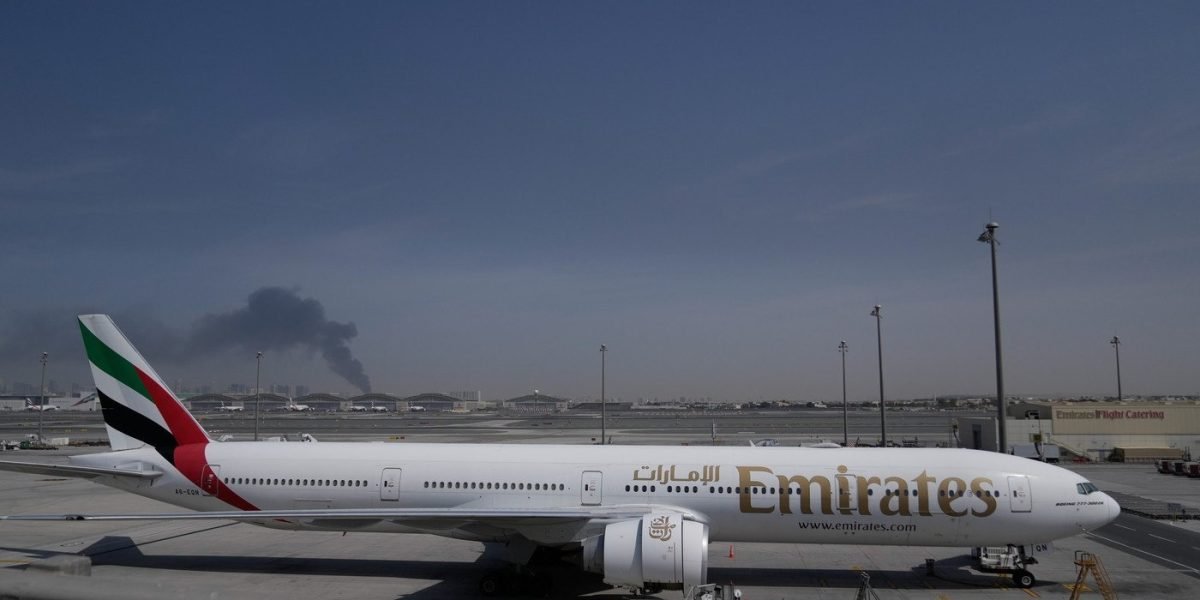 Doua-noi-avioane-din-Dubai-ar-urma-sa-ajunga-in-Bucuresti.-Cand-vor-ateriza-in-tara-romanii-blocati.jpeg - StiriAlese