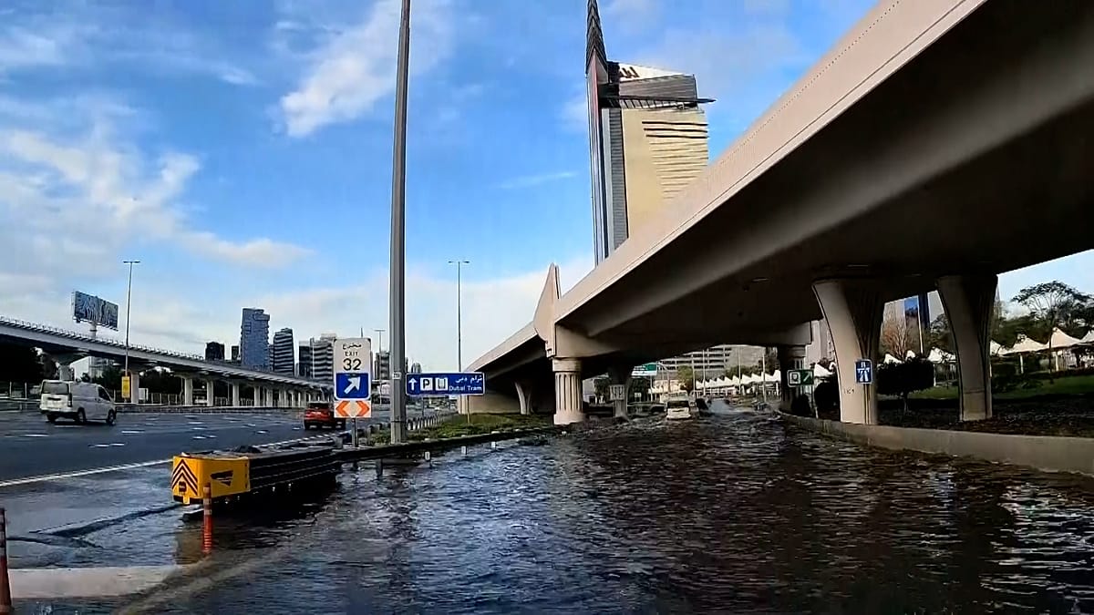 Video. Dubai hit by heavy overnight rain as floods snarl traffic and flights