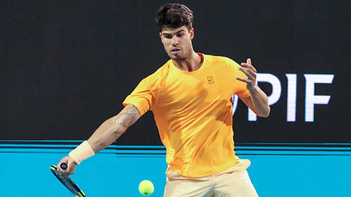 Carlos Alcaraz a suferit o nouă înfrângere neașteptată în turneul Miami Open 2026, fiind eliminat în turul al treilea de către americanul Sebastian Korda, locul 36 în clasamentul mondial