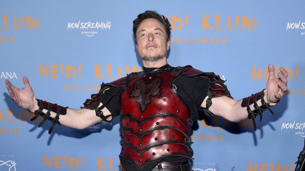 Elon Musk promite AGI, dar realitatea Tesla pare mai mult un eșec de moment Elon Musk a anunțat recent că Tesla va face parte din “primii creatori” ai inteligenței artificiale generale (AGI), o tehnologie de ultimă generație de care lumea încă aude doar în teorie