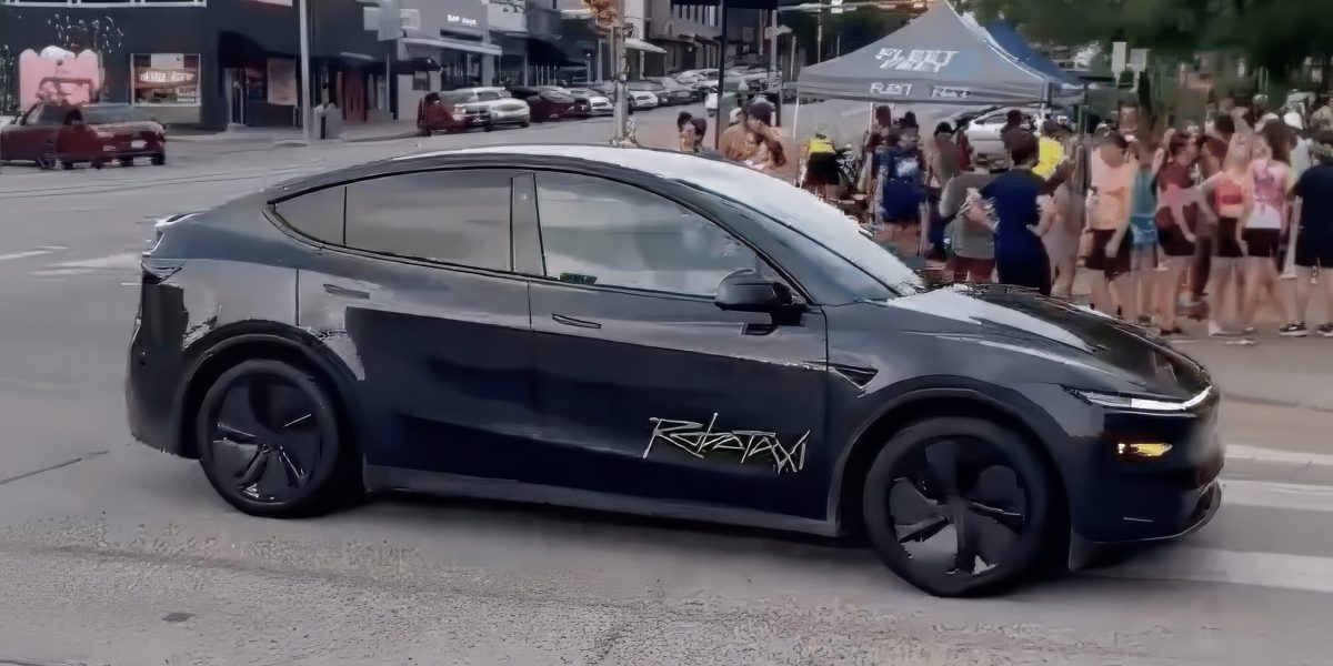 Elon-Musk-tesla-driverless-scaled.jpeg - StiriAlese