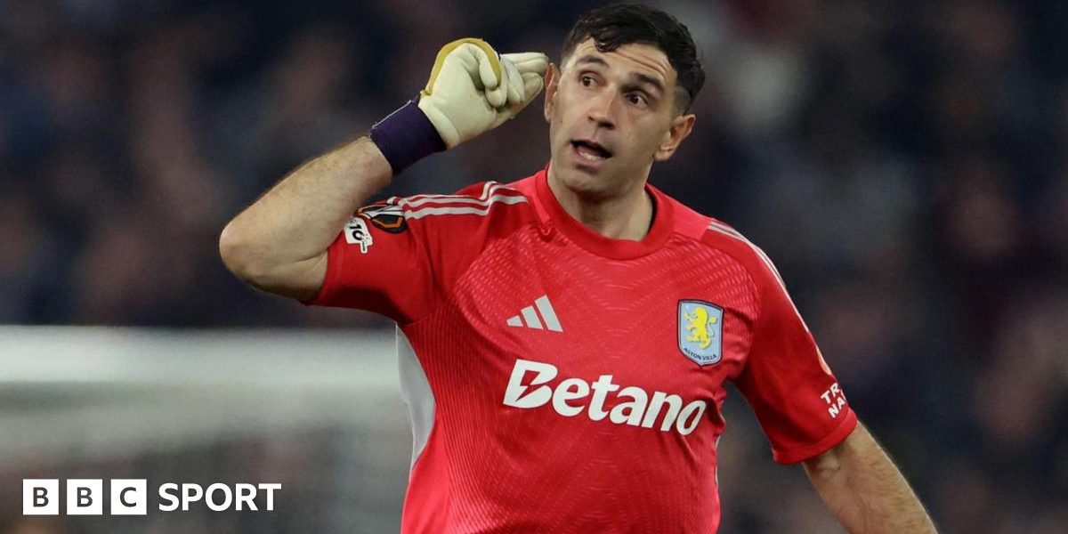 Emi Martinez gestures